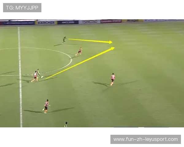 “短柄墙球：高新区全民健身馆，快速决策与精准击球，谁能在瞬息间扭转战局？”